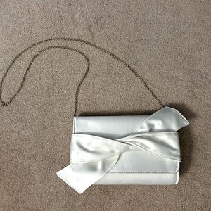 Lulu’s White Bridal Purse